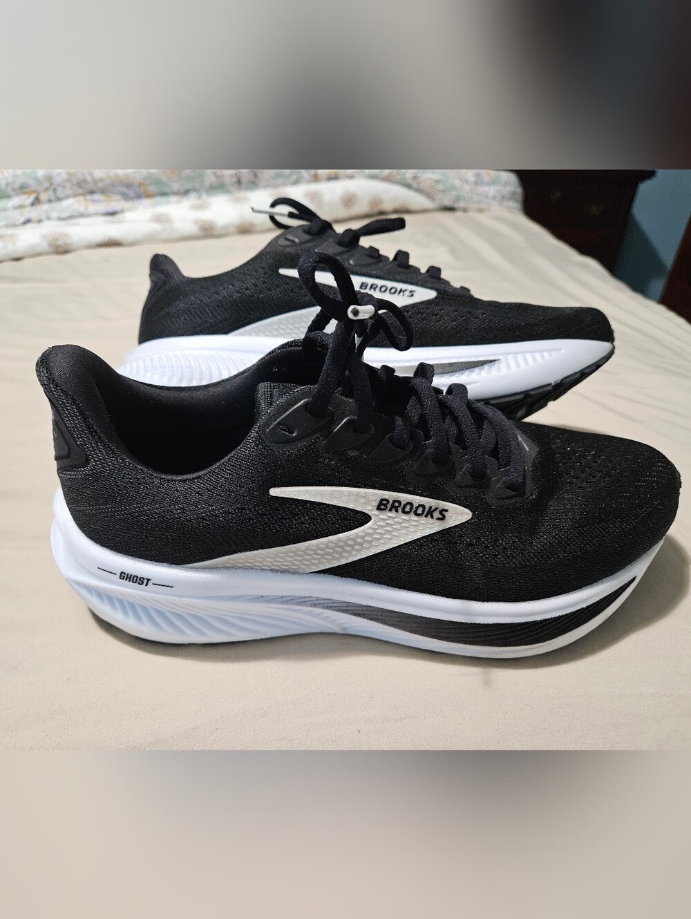 Womens Brooks Ghost 7.5D (7.5W) Sneakers